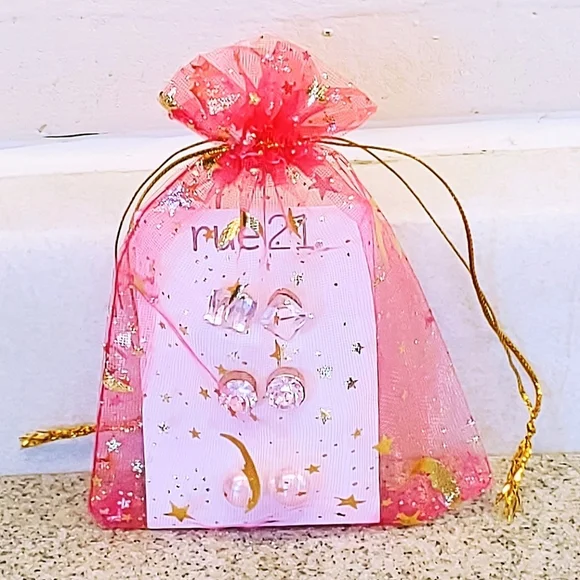 RUE 21 THREE PAIR SPARKLING CLASSIC GLASS & FAUX PEARL STUD EARRINGS - Picture 4 of 4